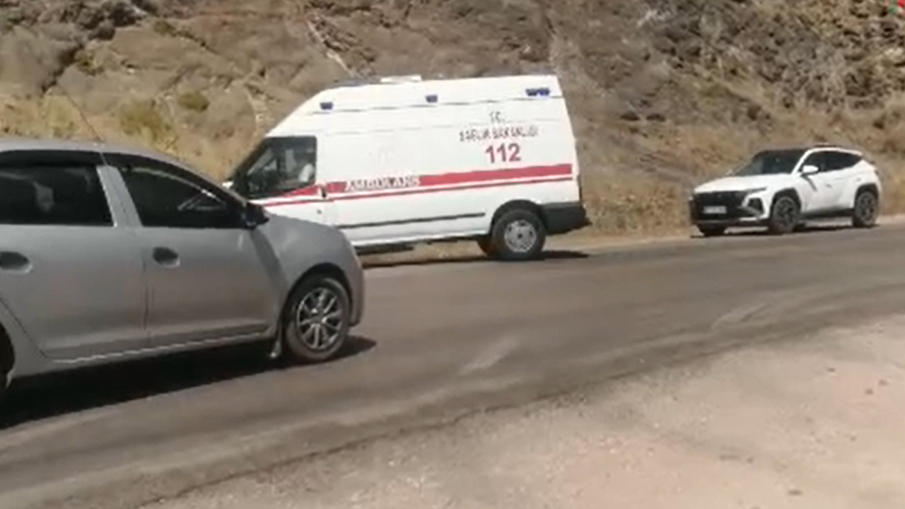 Tokatta iki otomobil kafa kafaya carpisti 10 yarali TwStpSqX