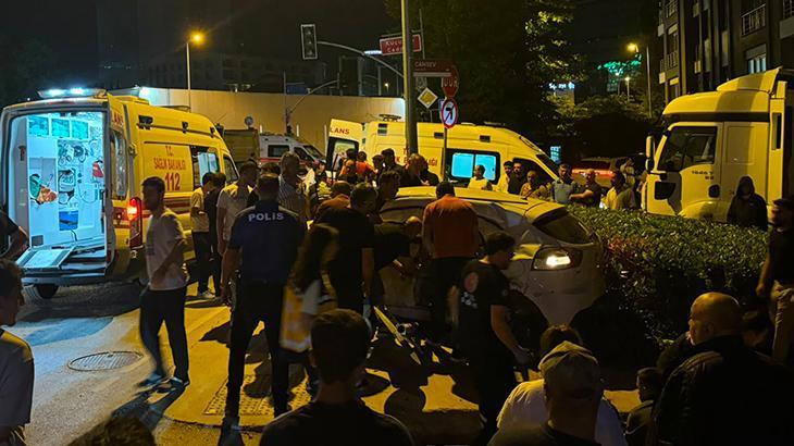Umraniyede hafriyat kamyonu ile otomobil carpisti 1i agir 4 yarali cdTYHQhU